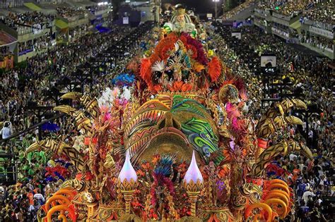 Afectando a la Economía y Celebrando la Cultura: El Carnaval de Río de Janeiro en el Siglo XXI