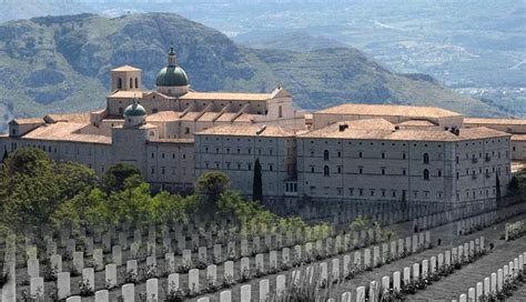 La Paz de Monte Cassino: Tratado Medieval que Remodelaba el Panorama Político del Siglo XI