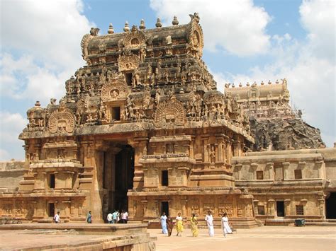 El Imperio Chola y la construcción del Templo Brihadeeswarar: un monumento monumental al poderío arquitectónico de la India Medieval